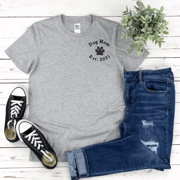 Dog Mom T Shirt NWT Personalize with Year - Picture 1 of 1